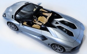 2013-Lamborghini-Aventador-Roadster-top-down-view-623x389